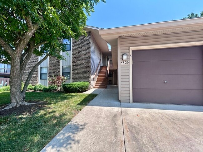 Building Photo - 5820 Wilshire Ct Unit B