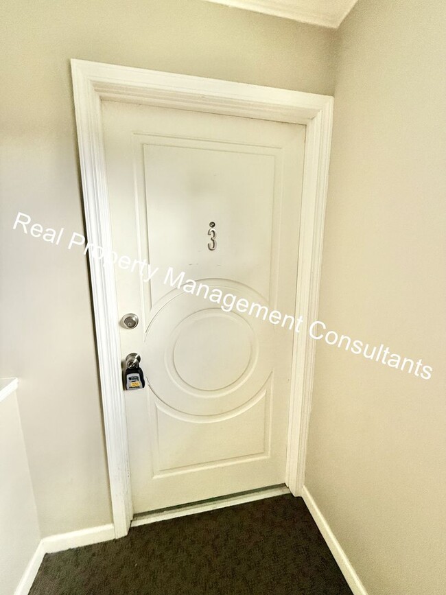 Photo - Kansas City midtown living 1 bed 1 bath home for rent!