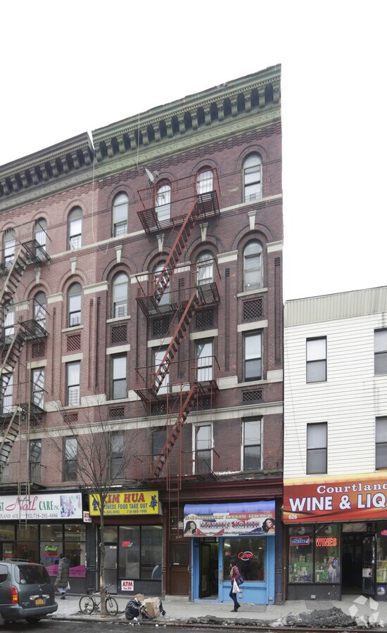 Photo - 628 Courtlandt Ave