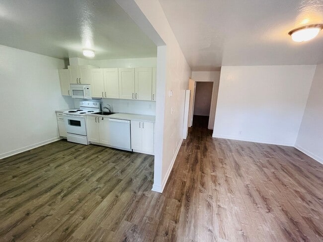 Photo - 2301 James Ave Unit 2