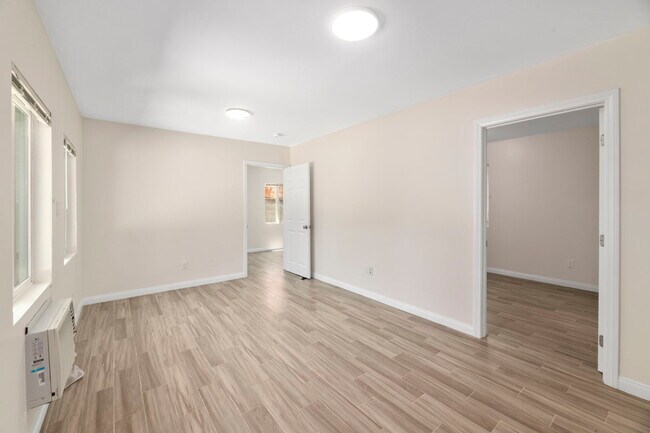 Photo - 5249 Satsuma Ave