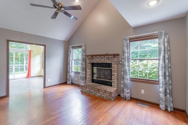 Photo - 902 S Rainier Ct