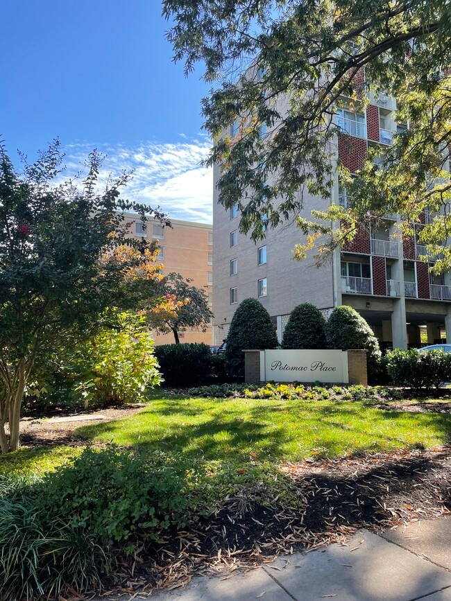 Photo - 350 G St SW Unit N403