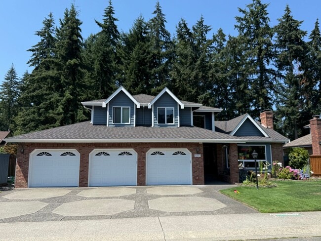 Building Photo - 32615 10th Pl SW