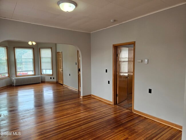 Photo - 810-816 6th Ave