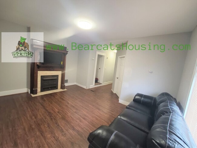 Photo - 102 Walnut St Unit 1R