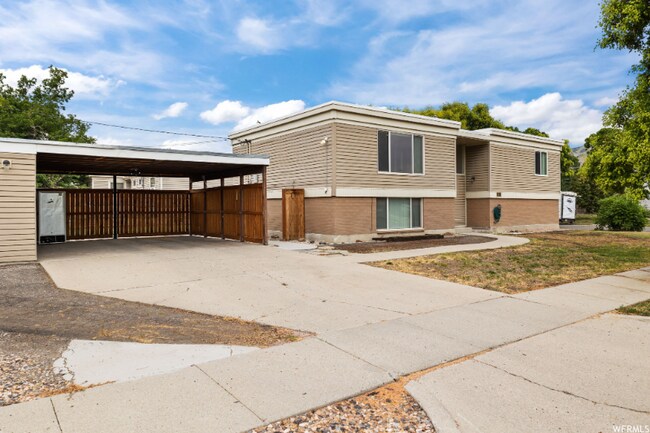 Photo - 1730 Baroness Pl Unidad 2