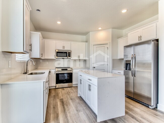 7697 Castleton Ln