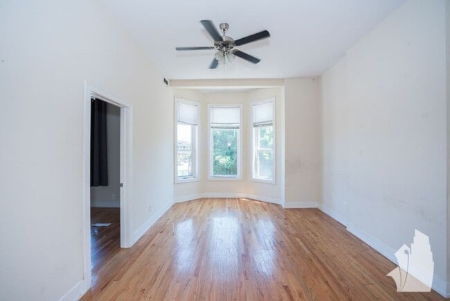 Building Photo - 3358 N Sheffield Ave Unit 3356-1