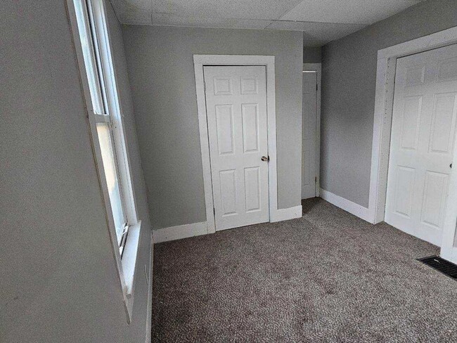 Photo - 1616 Bank Pl SW