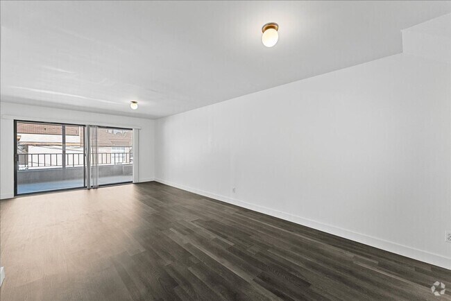 Building Photo - Stunning Two-Bedroom Apartment | Just Minu... Unit 02