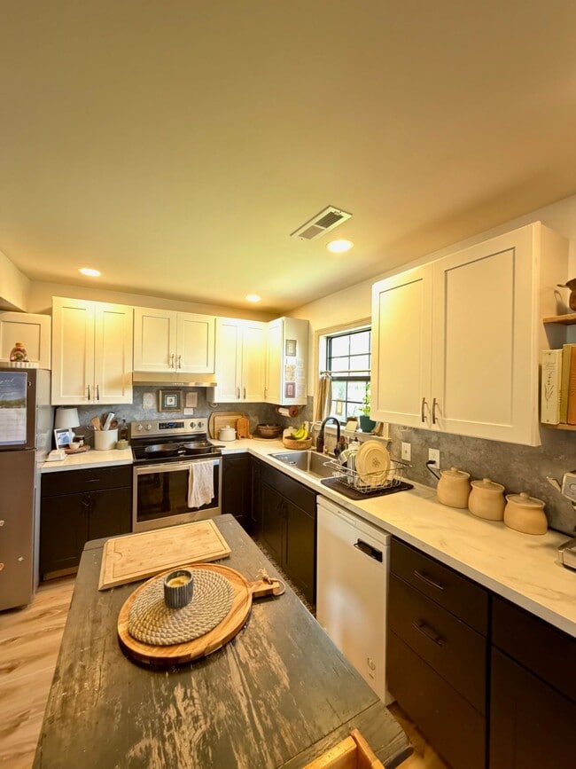 Photo - 60 Carriage House Dr