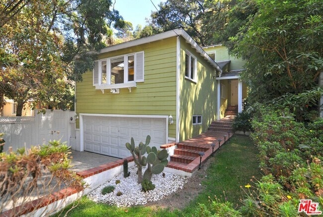 Building Photo - 8904 Wonderland Ave Rental