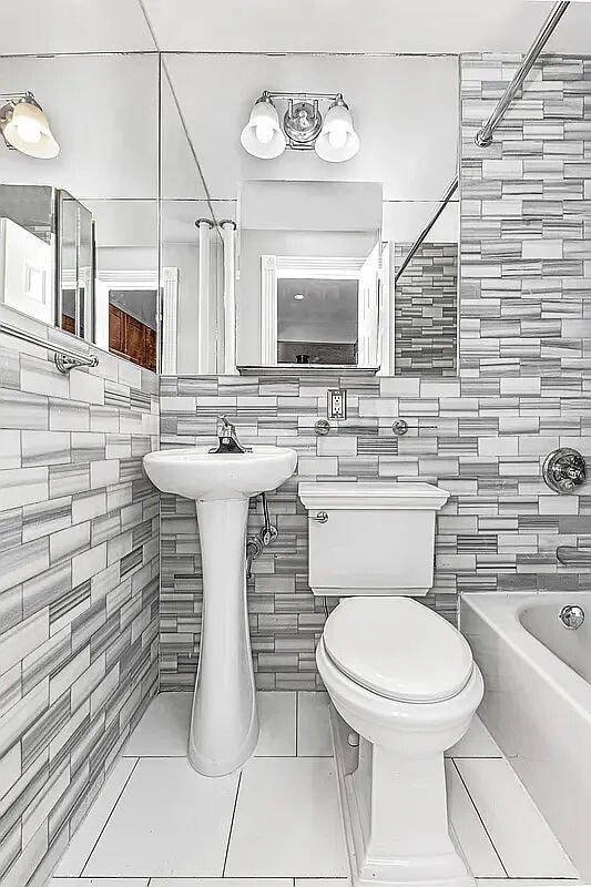 Photo - 219 E 2nd St