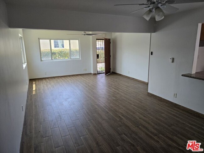 533 W 77th St
