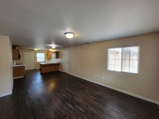 Photo - 2313 W Lark Ave Unidad 2317 W. Lark