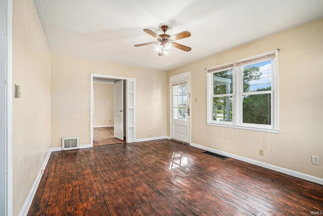 Photo - 3929 Lincoln Way W