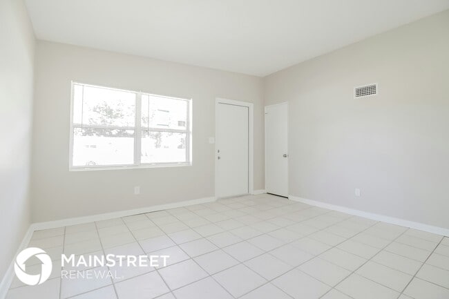 Photo - 320 N Hilltop Dr
