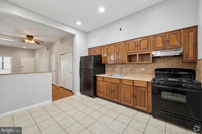 Building Photo - 1639 Wolf St Rental