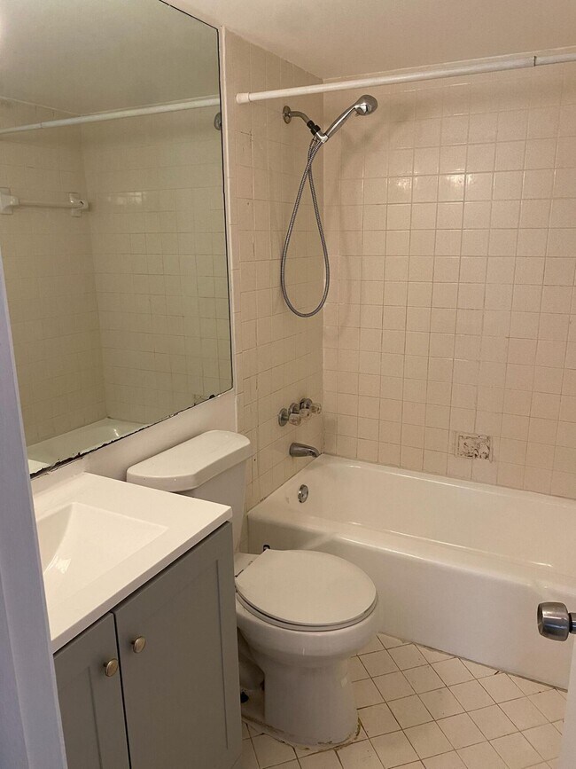Photo - 104 SE 10th St Unit 202