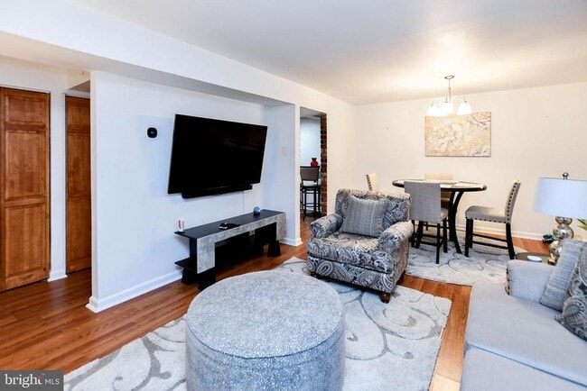 Photo - 8317 Canning Terrace