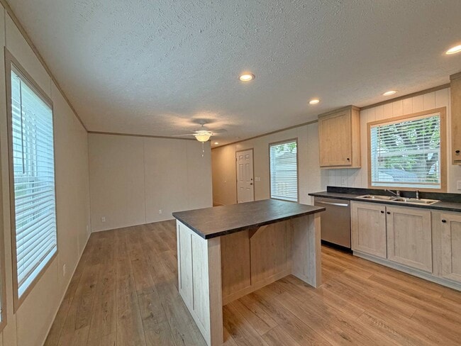 781 W Walcott Rd