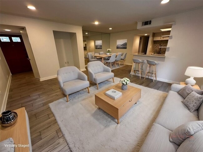 Building Photo - 1909 Brun St Unit 9