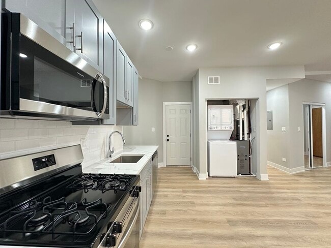 419 W Belden Ave Unit 21