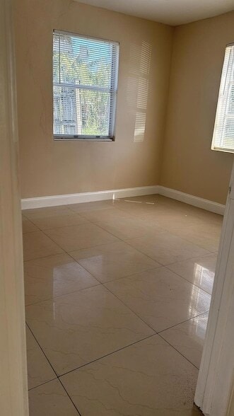 Photo - 3734 Avenue S Apartamento