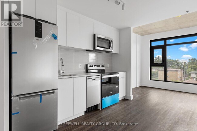 Photo - 1360 Carling Ave