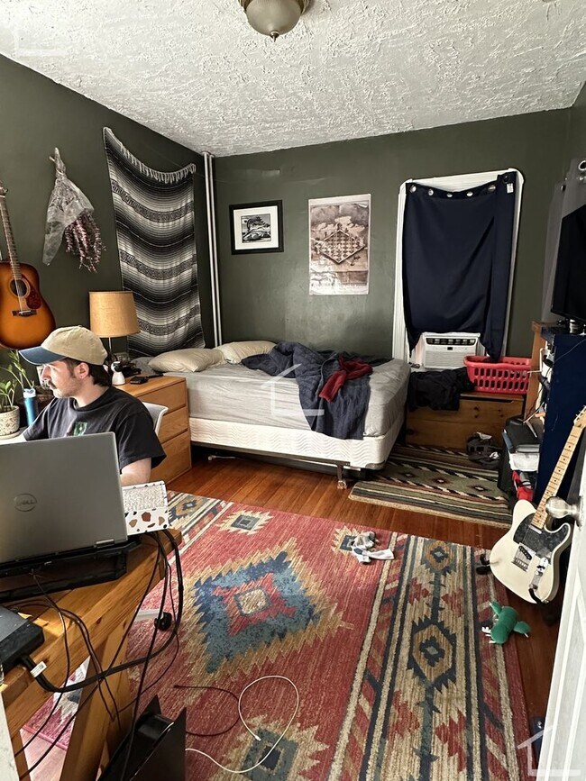 Photo - Huge 4 bed in Allston....