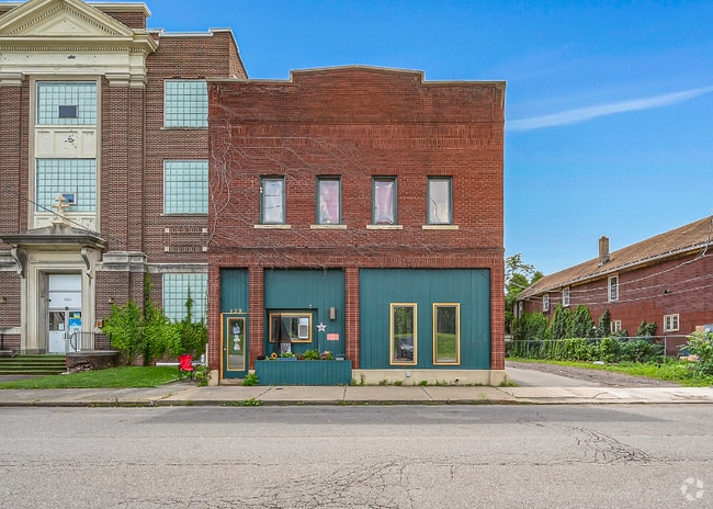Building Photo - 129 N River St Rental