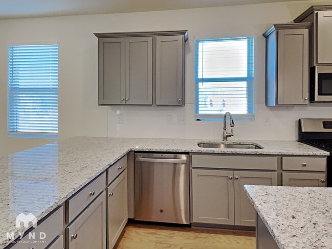 Photo - 1568 Banham Dr