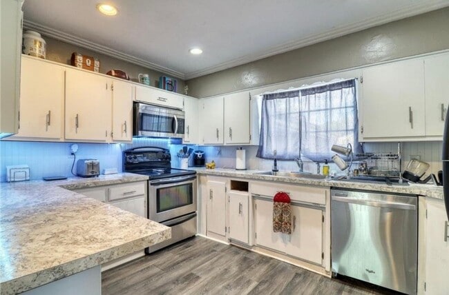 Photo - 5 bed 2 bath house close to Concordia and MSUM