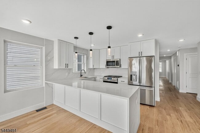 Building Photo - 62 Hillside Ave Unit 1