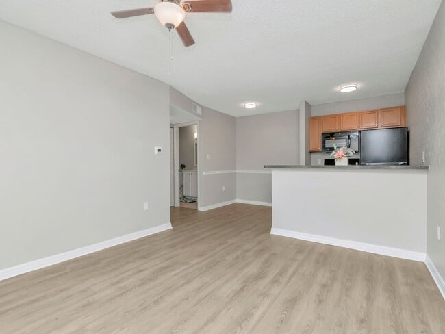 Building Photo - Remodeled Ground Floor 1 Bedroom 1 Bath Fo... Unit 101 Rental