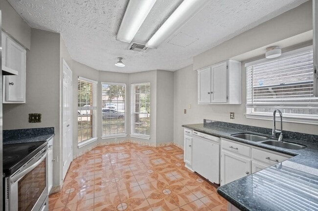 4711 Newpark Dr