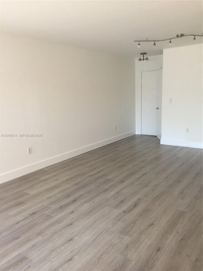 Building Photo - 9711 Fontainebleau Blvd Unit D101