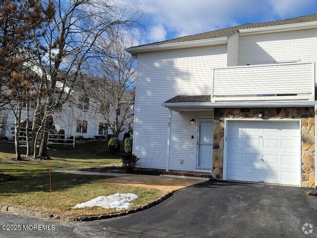 Building Photo - 300 Tennis Ct Rental