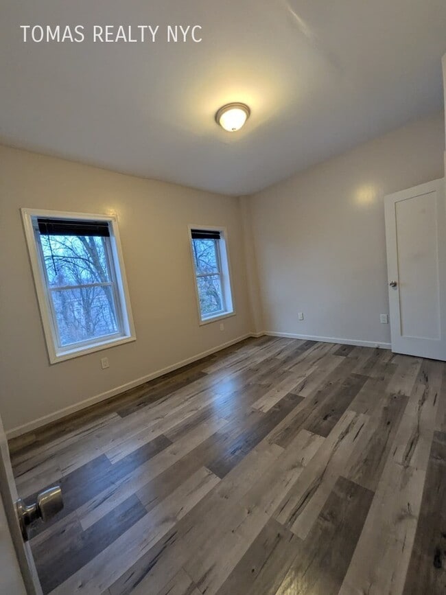 Photo - 28 Vineyard Ave