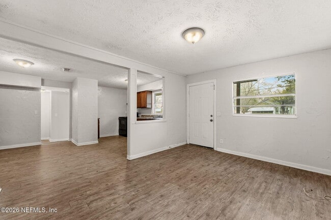 Photo - 744 Mackinaw St