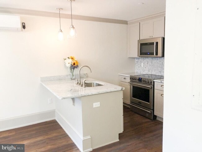 Photo - 1302 East Capitol St NE