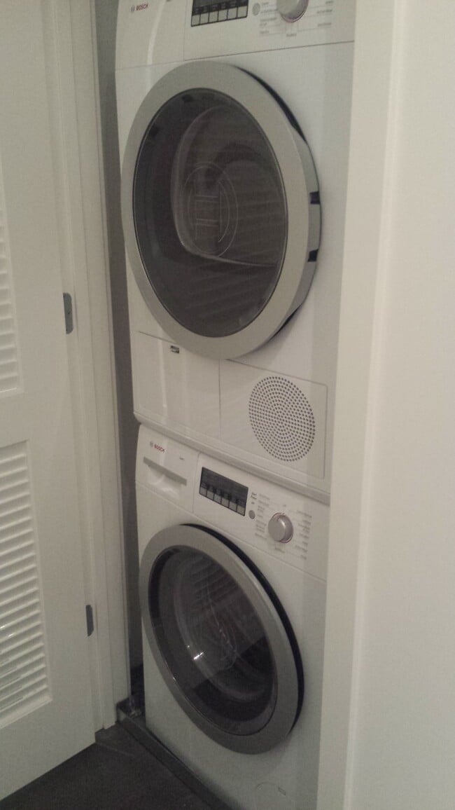 In-unit Washer/Dryer - 1515 15th St Unit Apt 507