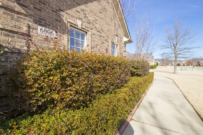 Photo - Exquisitely Maintained Home in the Coveted Goldsmith - Schiffman/ Hsv High school