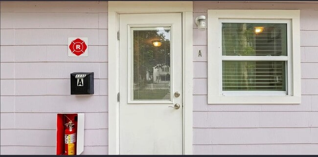 Photo - 1115 Highland St N Unidad A