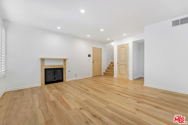 Photo - 22123 Burbank Blvd Unit 2