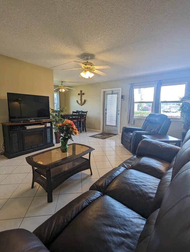 Ground Floor Corner 2b - 105 Chatham E Unit 105 Chatham E