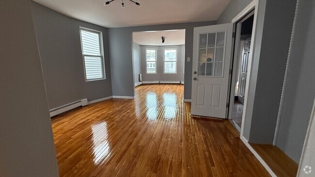 Building Photo - 7 Apollo St Unit 2nd Floor Rental