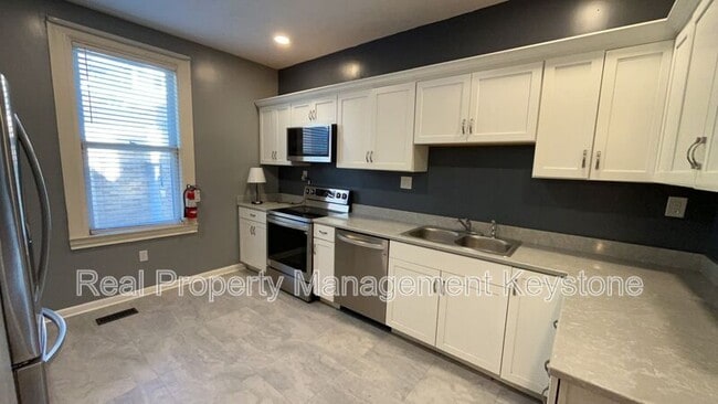 1122 Greenfield Ave