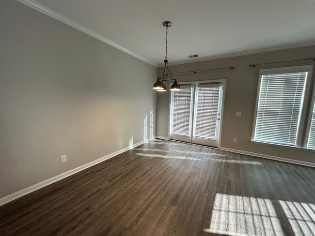 Photo - Spacious End Unit in Prime Location!